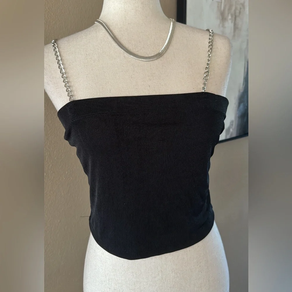 Chain strap black cami crop top - Picture 6 of 9